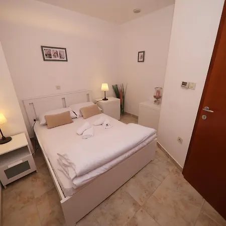 度假居 House With A Swimming Pool - Diklo, - 15336 扎达尔