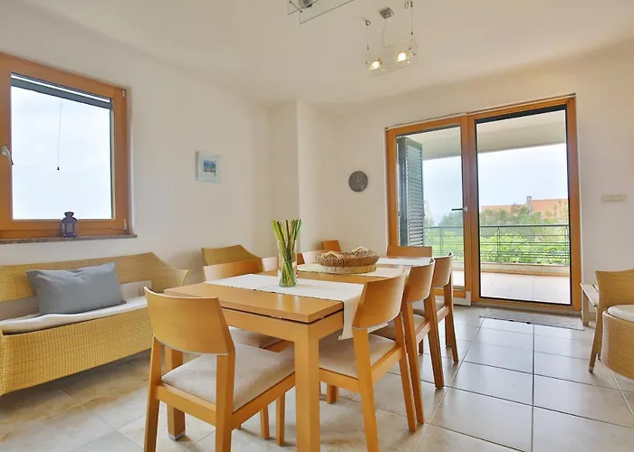 בית נופש House With A Swimming Pool - Diklo, - 15336 *