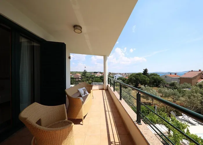 בית נופש House With A Swimming Pool - Diklo, - 15336 זאדאר