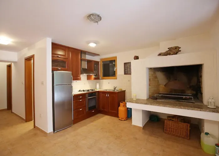 בית נופש House With A Swimming Pool - Diklo, - 15336